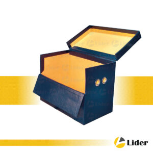 Caja prensada con 2 ojalillos en un lateral